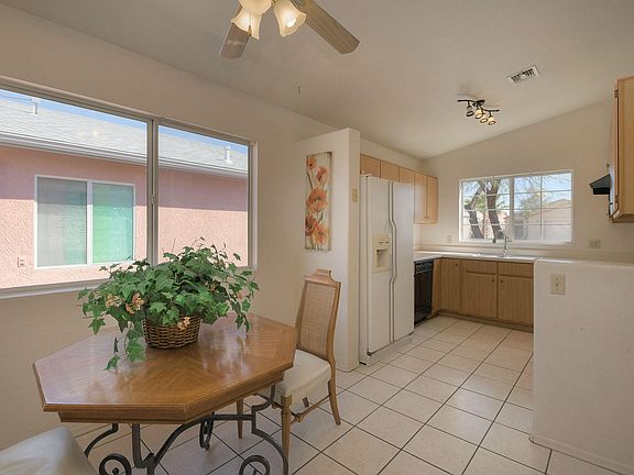 4th image of 9051 E Weyburn Dr