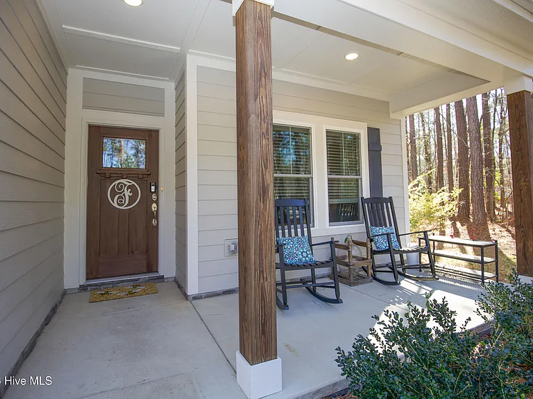 643 Lilac Ln — Photo 3