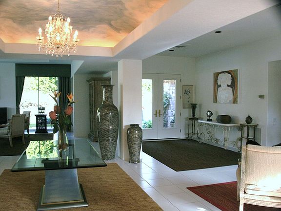 Entrance living rm dining rm
