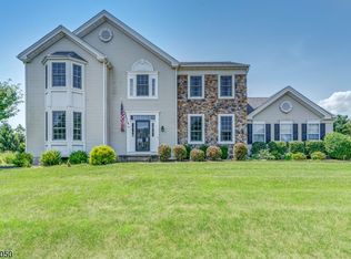 28 Running Brook Cir, Flemington, NJ 08822