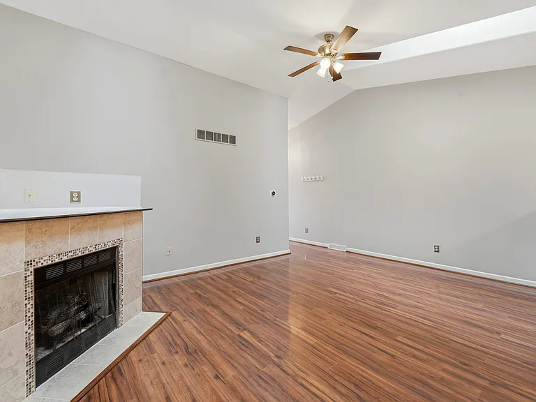 1499 Stonefield Dr — Photo 3