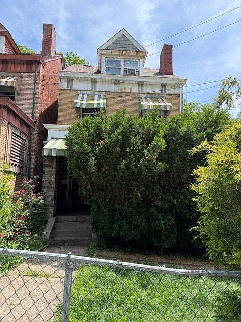 1st image of 142 Robinson St