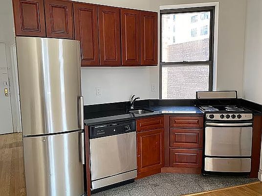 4th image of 262 W 24th St APT 6C