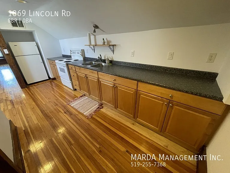 1069 Lincoln Rd — Photo 2