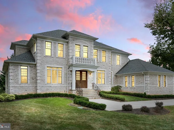 9915 Mill Run Dr, Great Falls, VA 22066