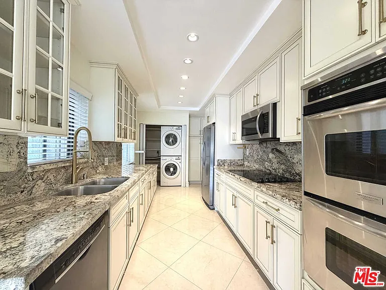 121 S Palm Dr #404A — Photo 26