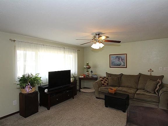 3rd image of 3839 Utica Dr