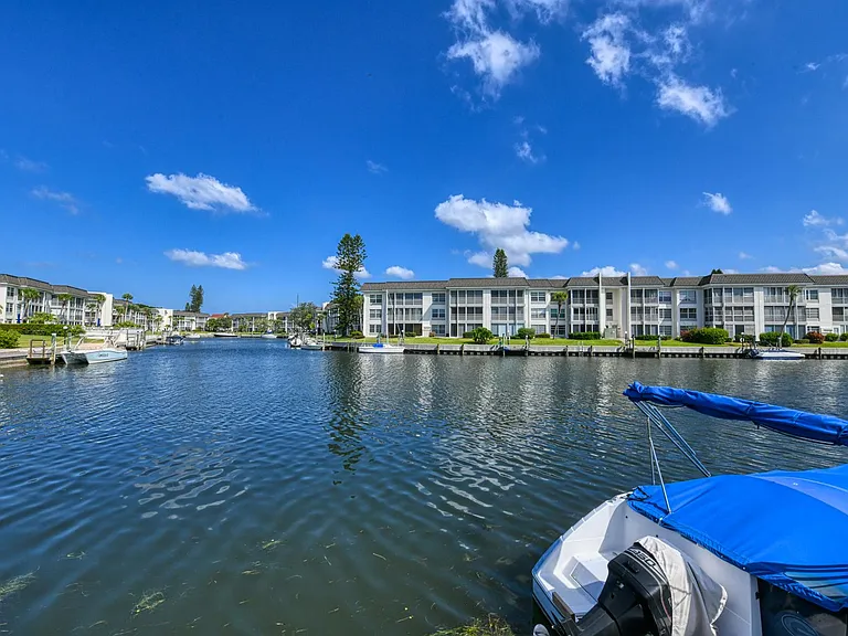 4320 Falmouth Dr #105 — Photo 60