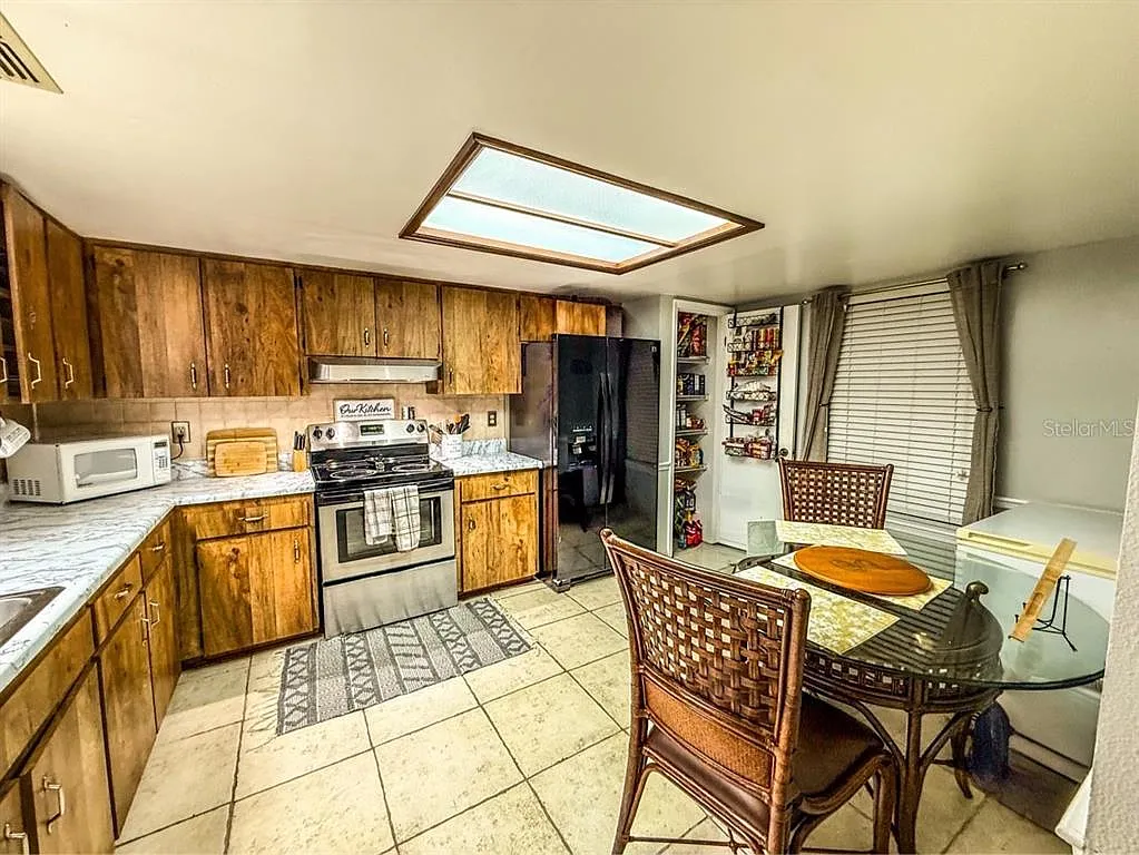 3 bed, 2.0 bath, 1520 sqft, $1,850 — Photo 4