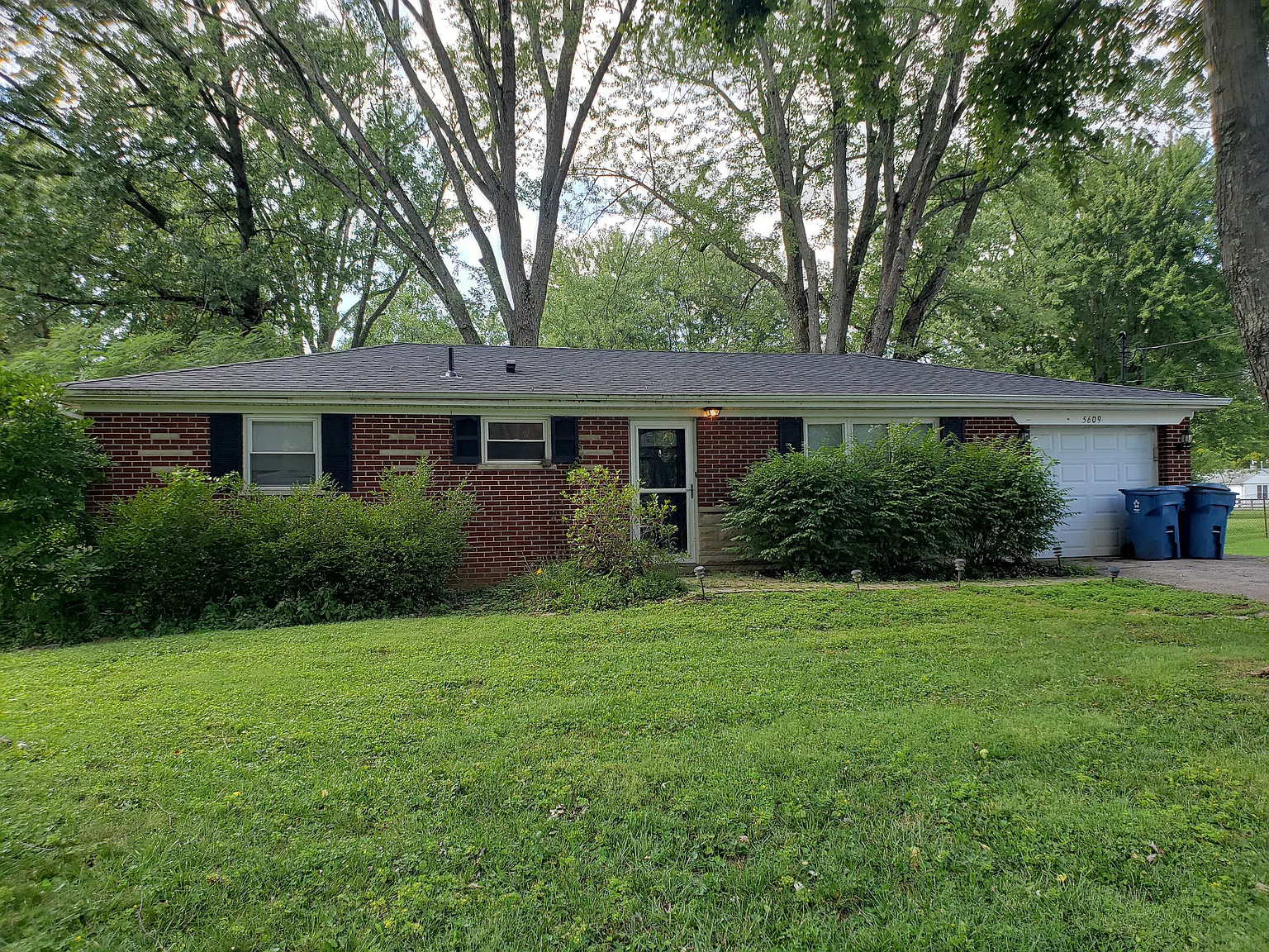 5609 Garrett Dr photo 1