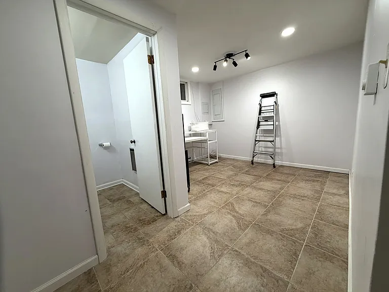 2119 Oaklyn Dr — Photo 14