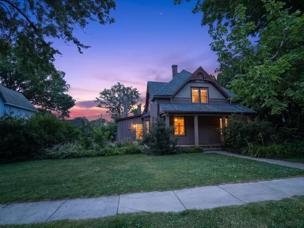 212 S 5th St, Mount Horeb, WI 53572