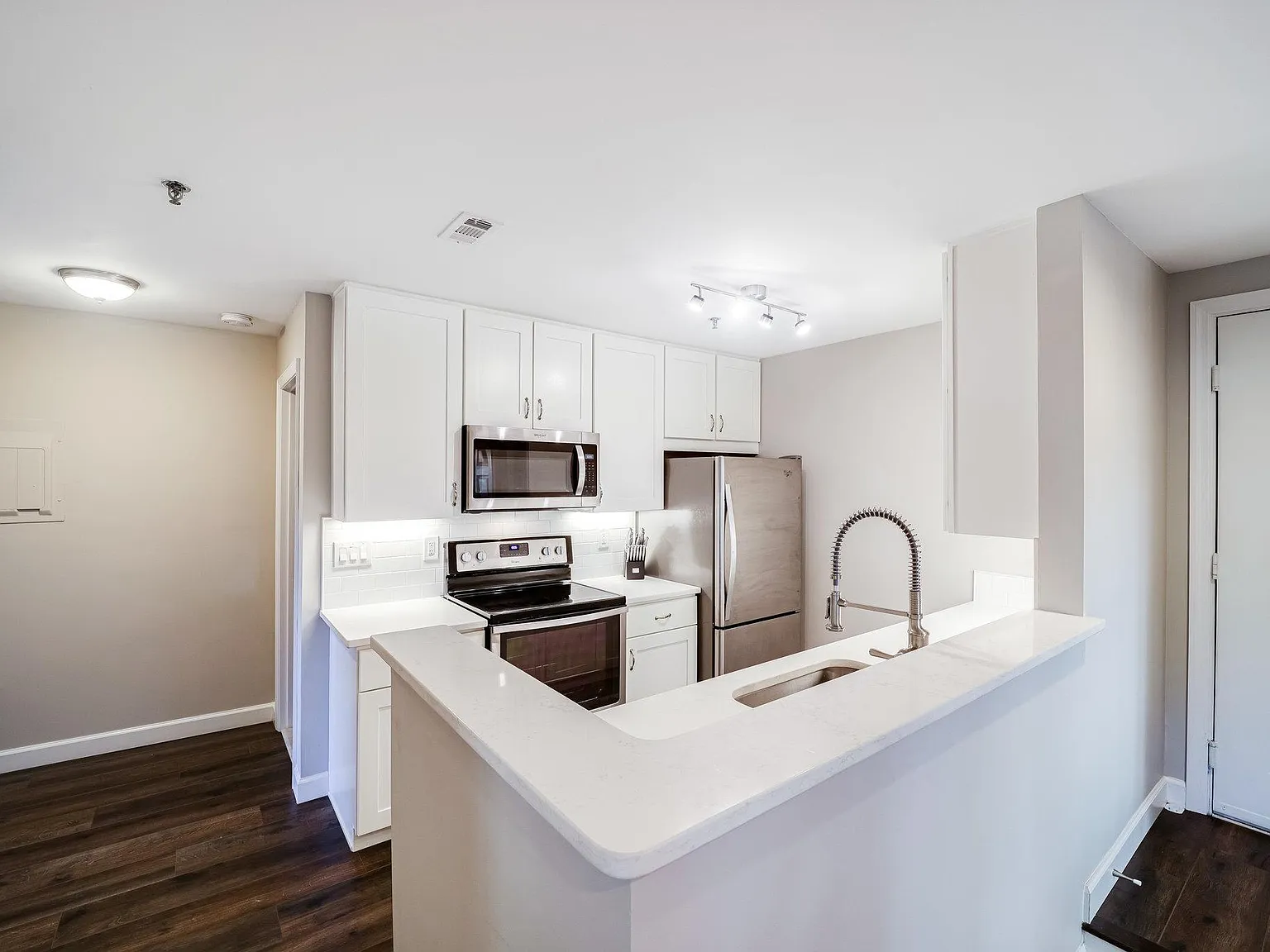 2 bed, 963 sqft, $2,800 — Photo 1