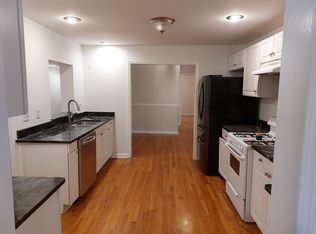 7215 Commonwealth Ave, Burr Ridge, IL 60527