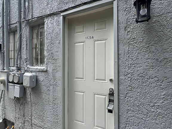 4th image of 1125 S Ridgewood Ave #1125A