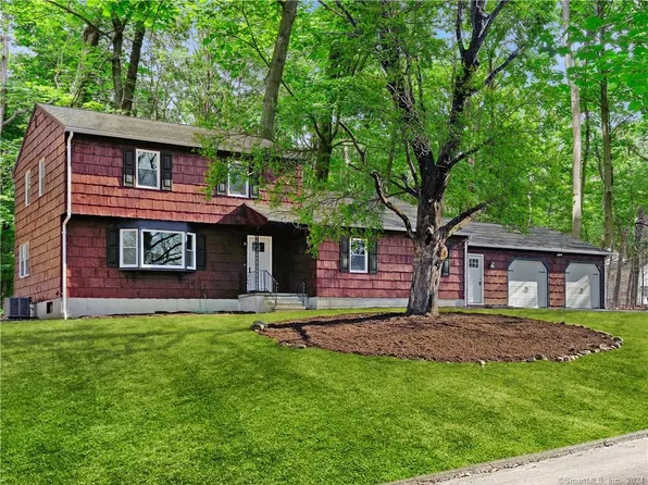 35 Oakwood Drive, Oxford, CT 06478