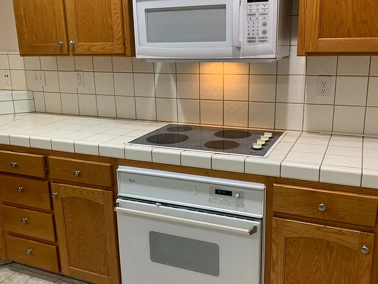 1679 E La Quinta Dr — Photo 13