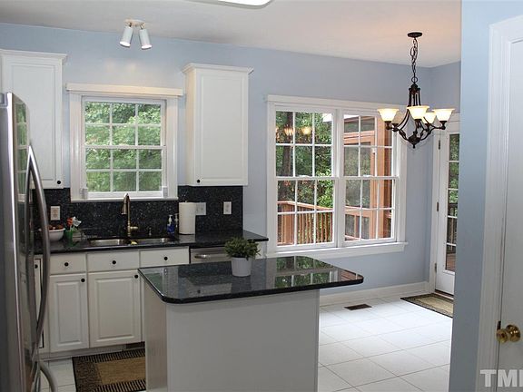 4th image of 129 Hickory Glen Ln
