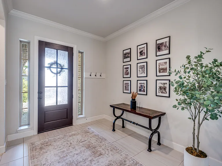 1044 Myers Park Trl — Photo 2
