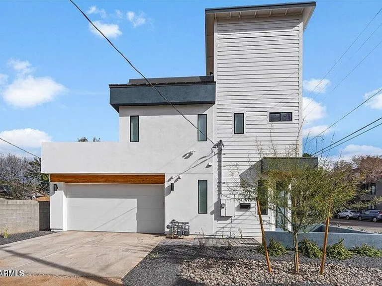230 W Monterosa St — Photo 2