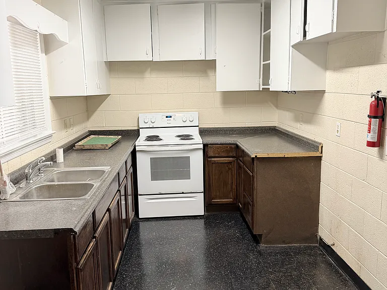 922 W Chatham St #B — Photo 12