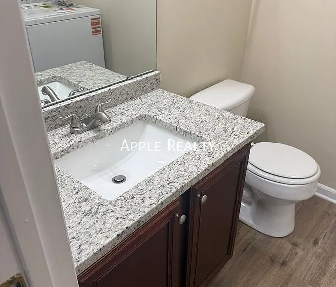 202 Allen St #B — Photo 15