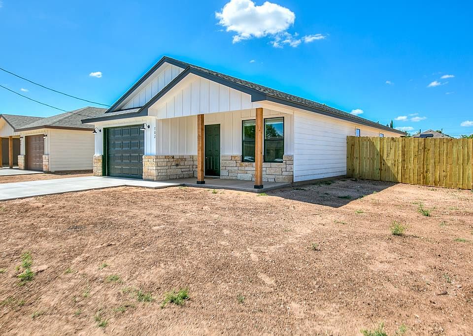 1st image of 702 W Avenue Z