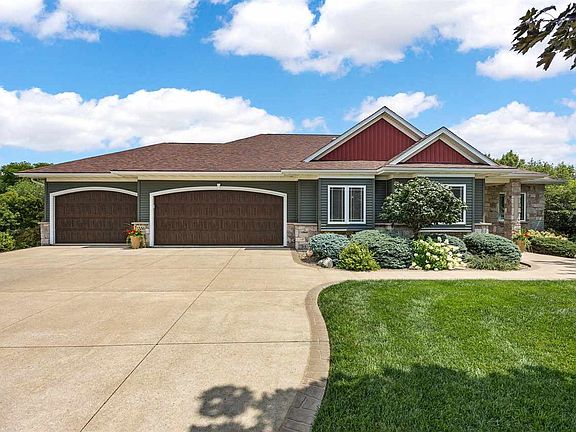 3rd image of 1356 Lakewoods Ct NE