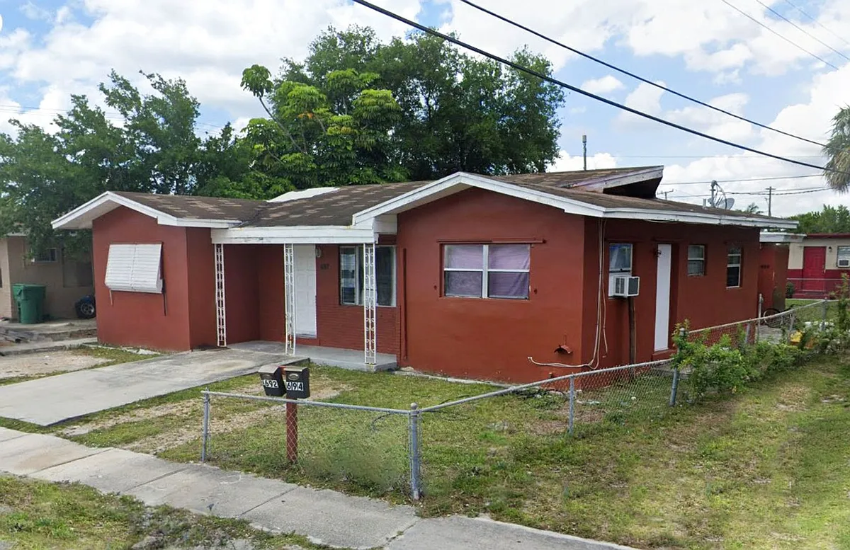Building Photo - 694 SW 7th Ter