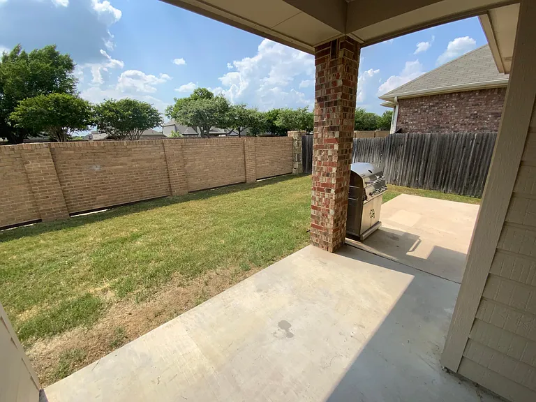 708 Hummingbird Dr — Photo 32