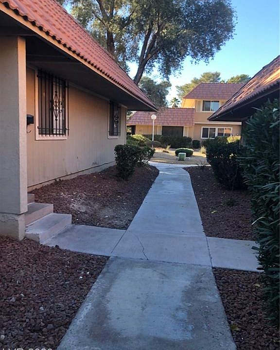 1st image of 2461 Paradise Village Way