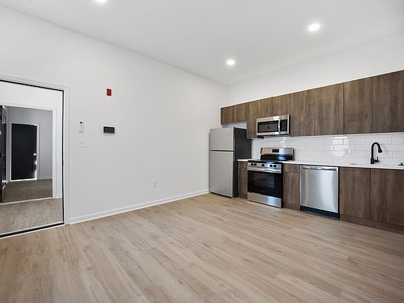 2nd image of 1500 W Tioga St #2F