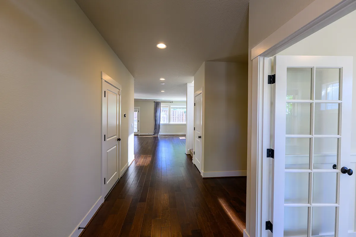 Building Photo - 7615 SW Applegate Dr
