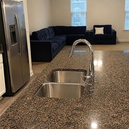 4th image of 105 Spring Grove Way