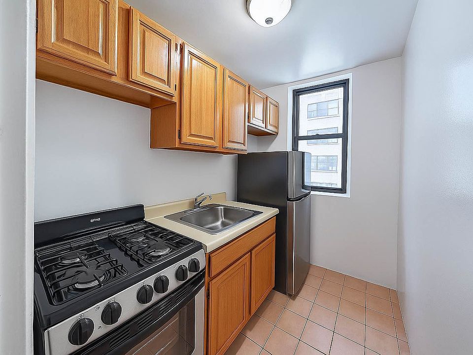 2nd image of 156 E 85th St APT 3e