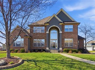 401 SE Hackamore Ct, Lees Summit, MO 64082