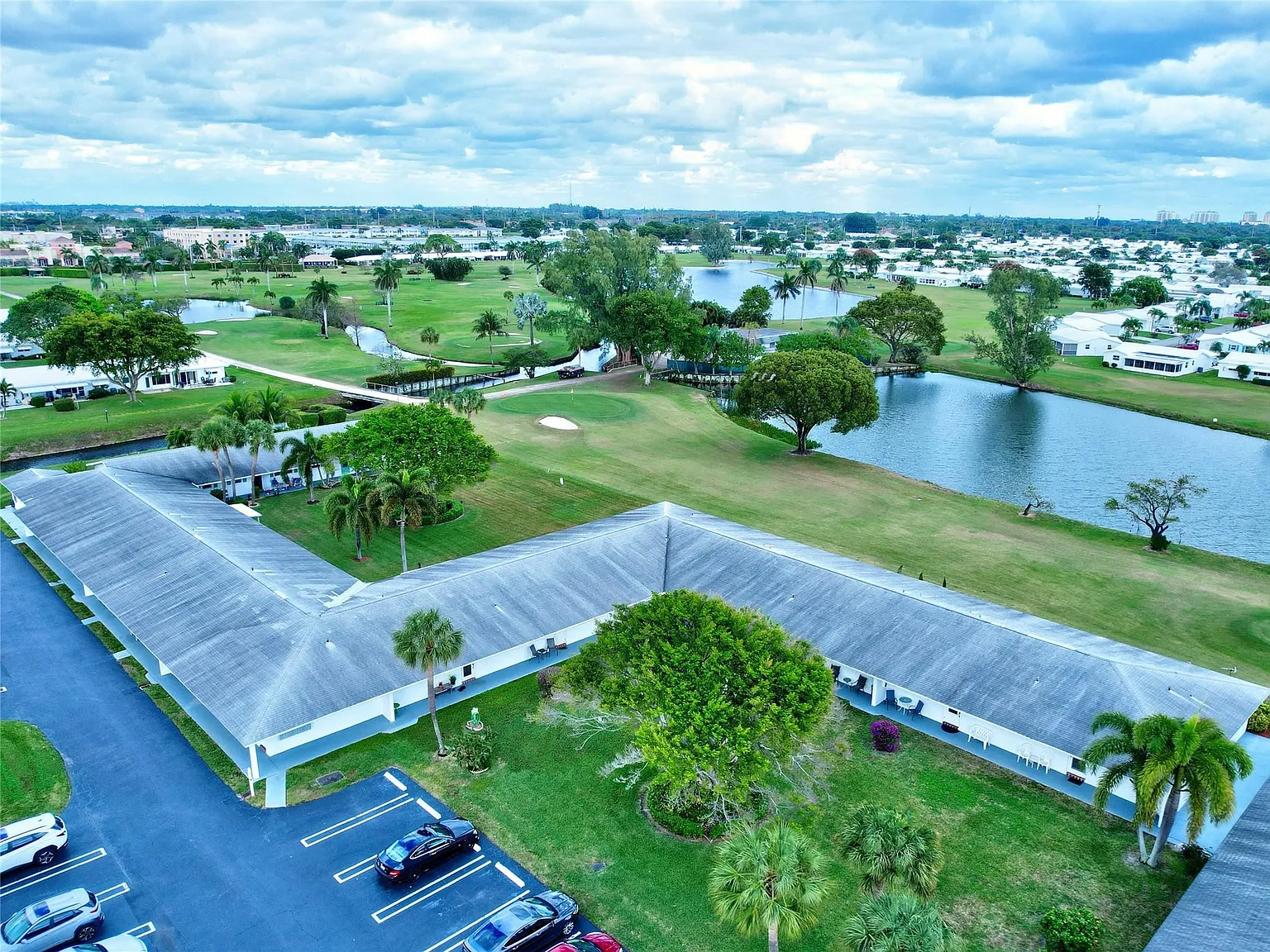 2 bed, 2.0 bath, 904 sqft, $2,600 — Photo 3