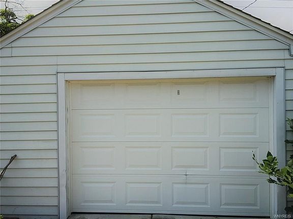 4th image of 804 Loretta St