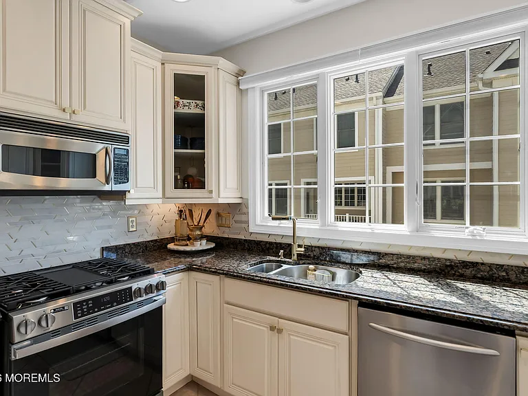 22 McKinley St — Photo 15