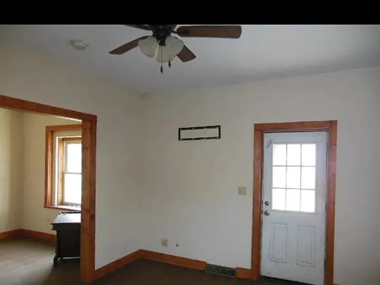 327 N Johnston Ave — Photo 9