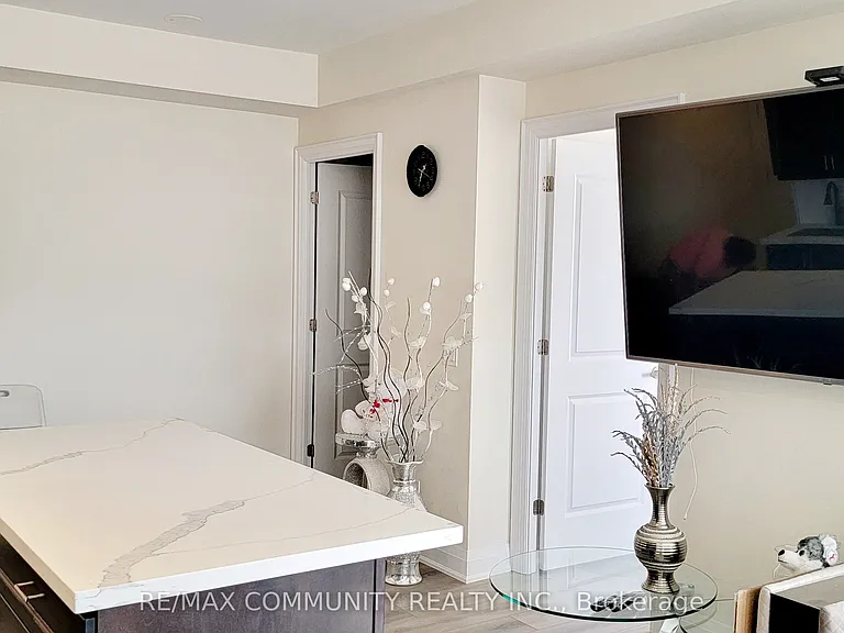 9075 Jane St #1708 — Photo 14