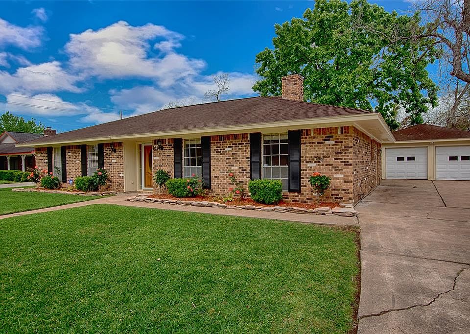 1st image of 1014 Pecan Dr