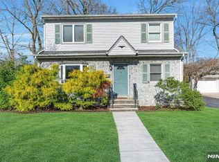 60 Westview Dr, Bergenfield, NJ 07621