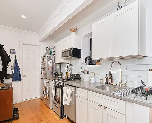 4th image of 236 E 33rd St APT 2A