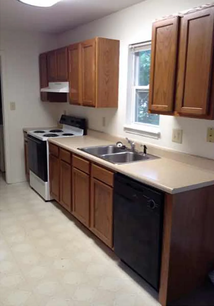 3 bed, 2 bath home close to IU Stadium! - Available August 2027! — Photo 4
