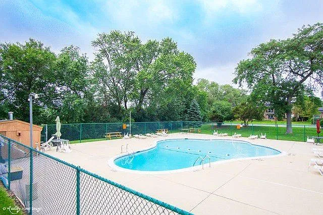 2 bed, 1080 sqft, $2,000 — Photo 3