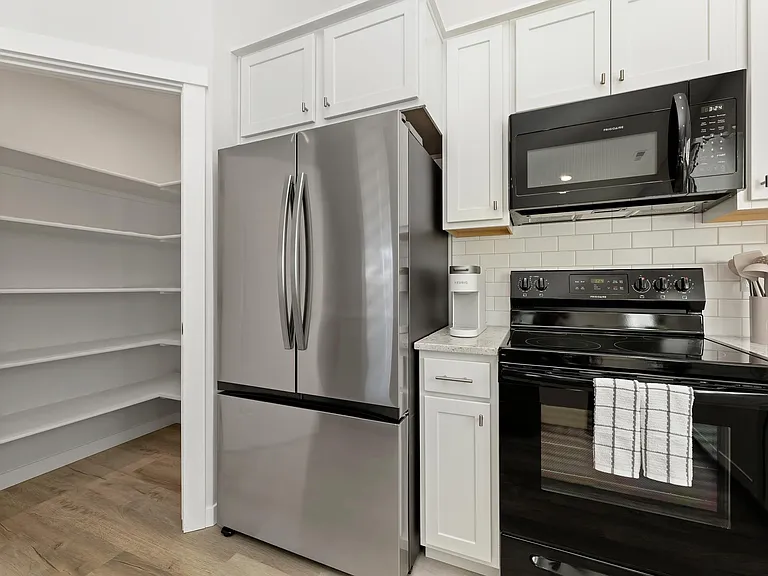 3965 N Amberwood Ave — Photo 8