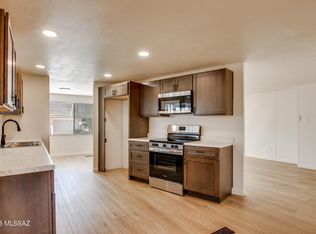 270 W Pinon Dr, Green Valley, AZ 85614