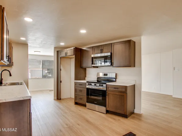 270 W Pinon Dr, Green Valley, AZ 85614