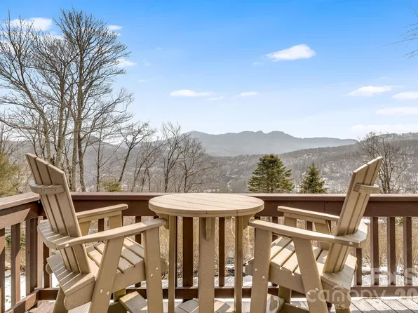 301 Highland Cir, Sugar Mountain, NC 28604
